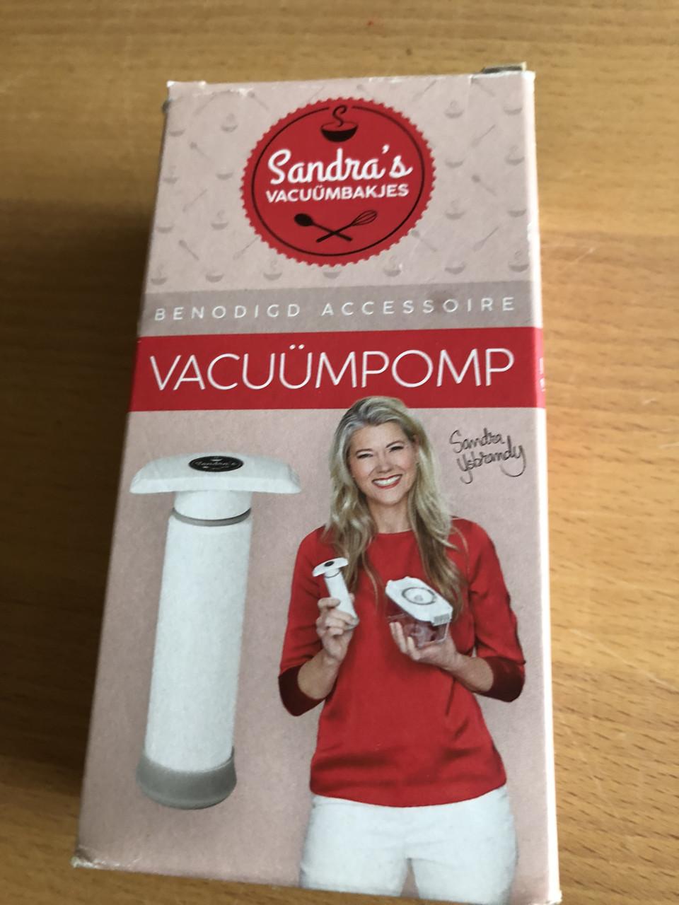 Te koop set voorraaddozen met pomp.(nieuw).