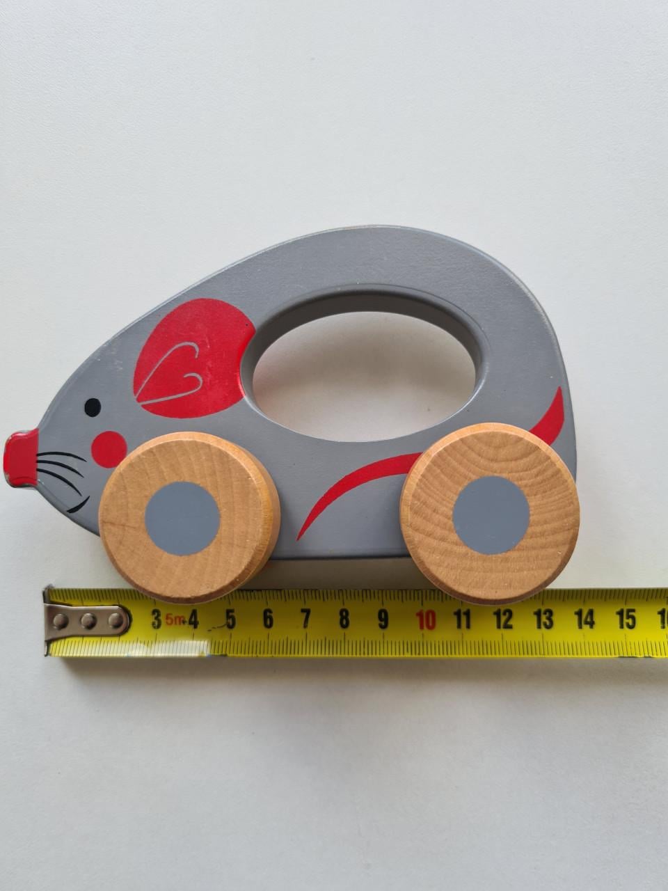 Houten muis op wielen, een klassiek duwspeeltje