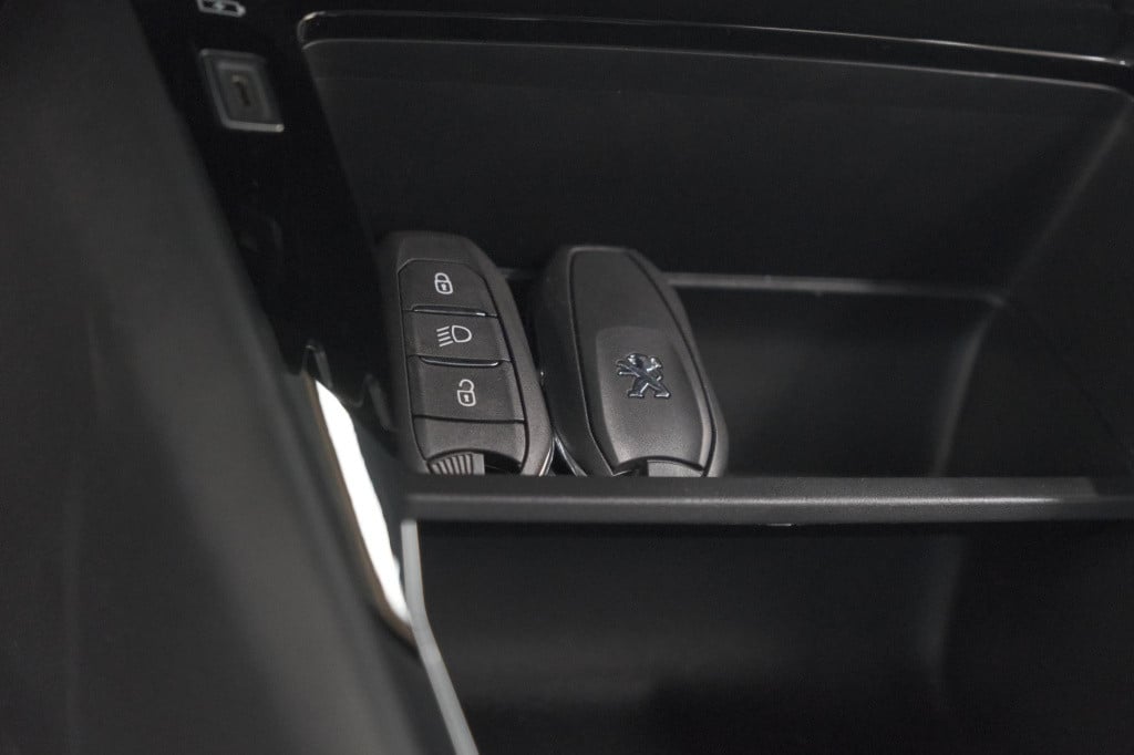 Peugeot 208 ev active 50 kwh | navigatie | apple carplay | climate control