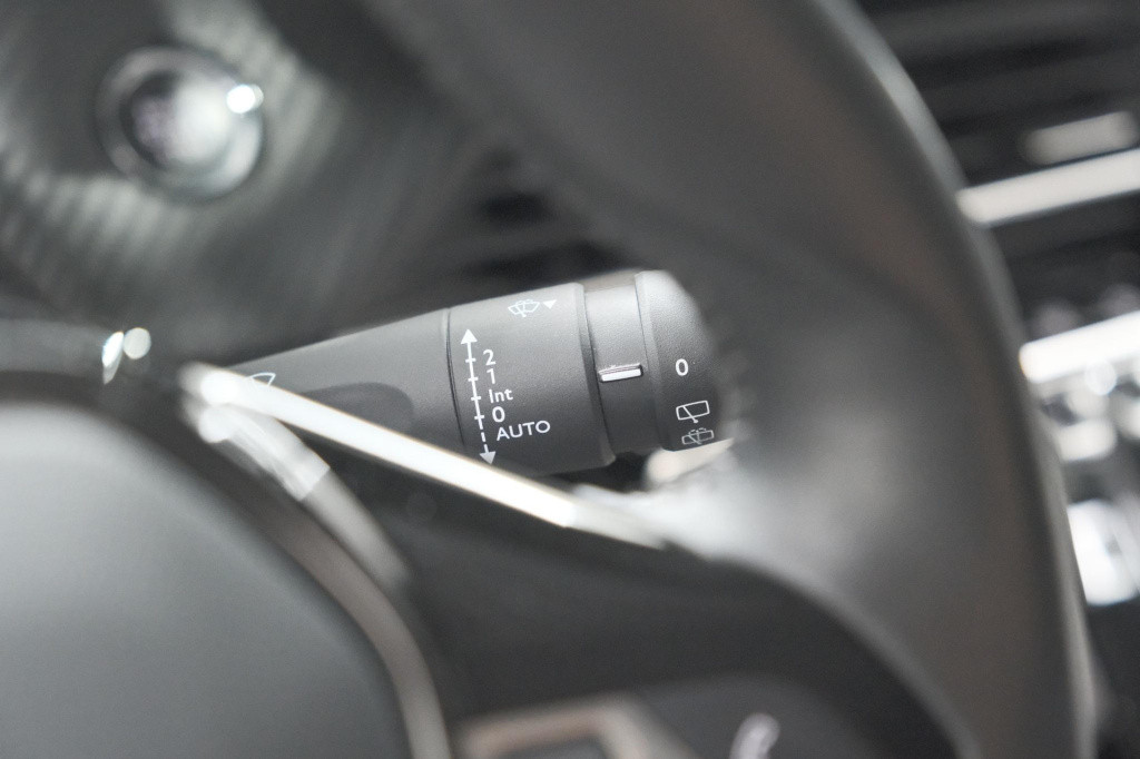 Peugeot 2008 puretech 100 allure | camera | navigatie | apple carplay | par