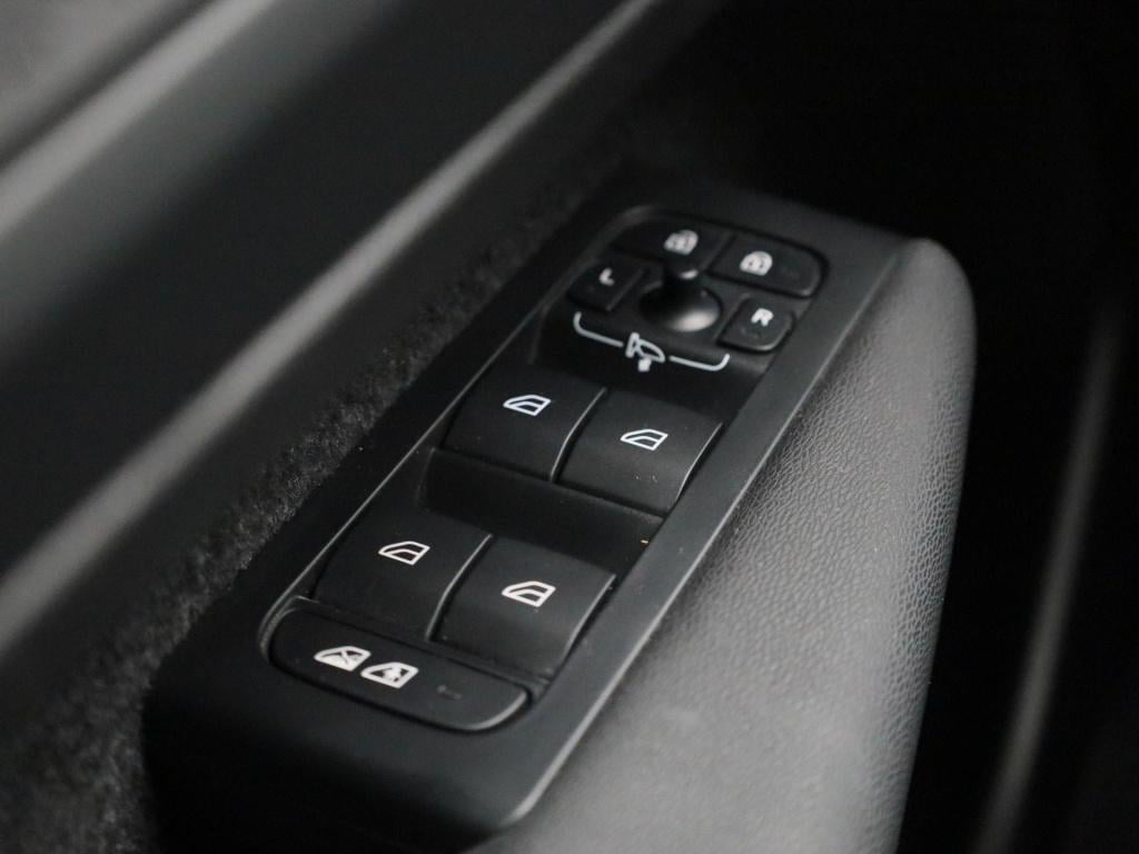 Volvo XC40 recharge core | automaat | apple carplay / android auto | virtua