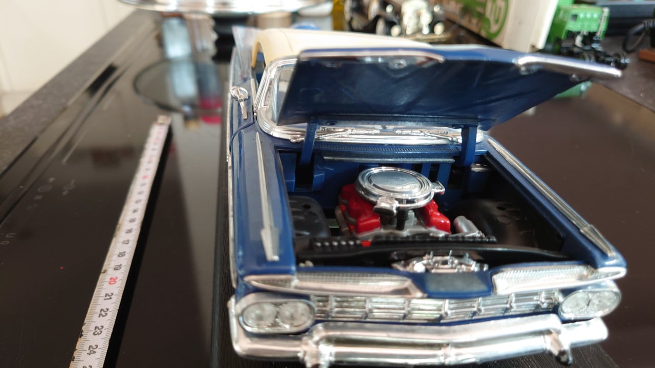 Chevrolet Impala 1959 1:18 Road Legends