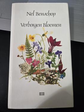Boekje: Verborgen bloemen van Nel Benschop 1e druk 1981