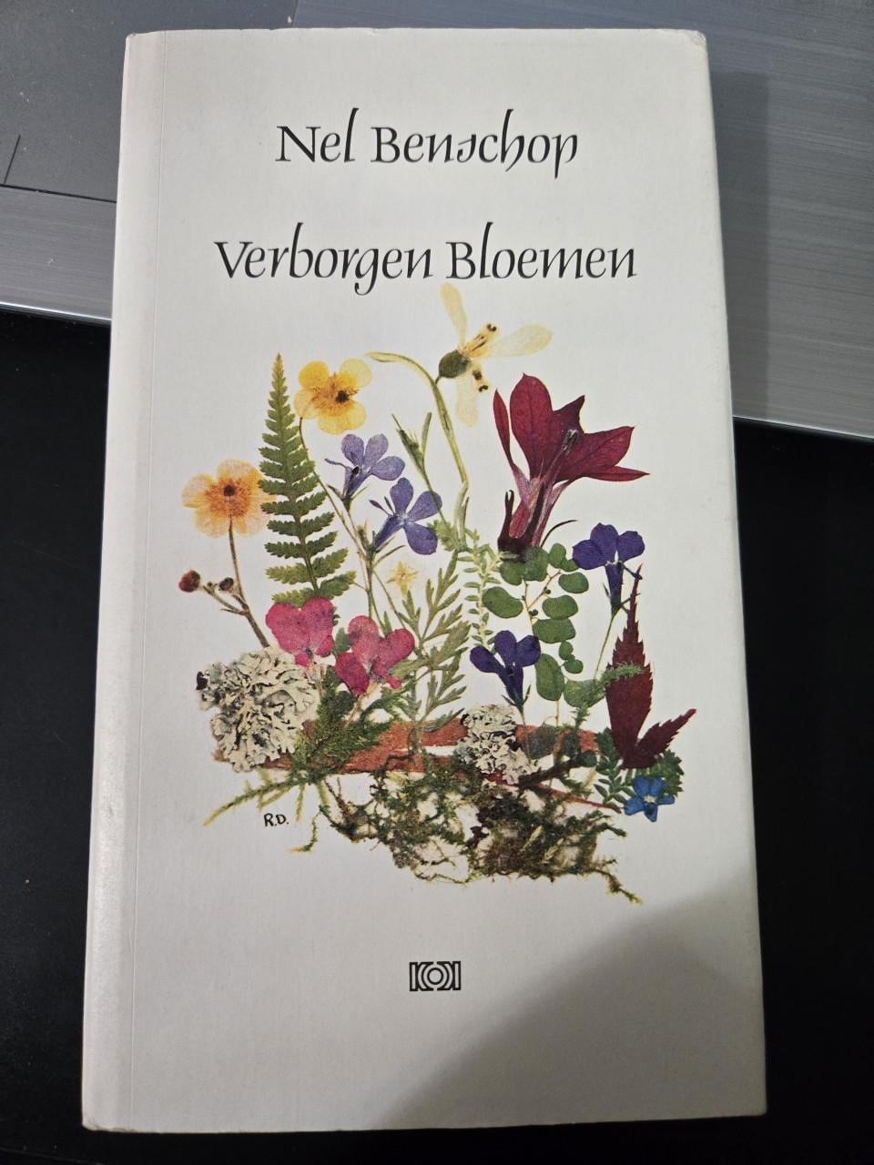 Boekje: Verborgen bloemen van Nel Benschop 1e druk 1981