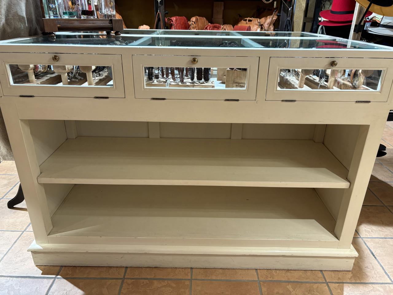 2 vitrine dressoirs
