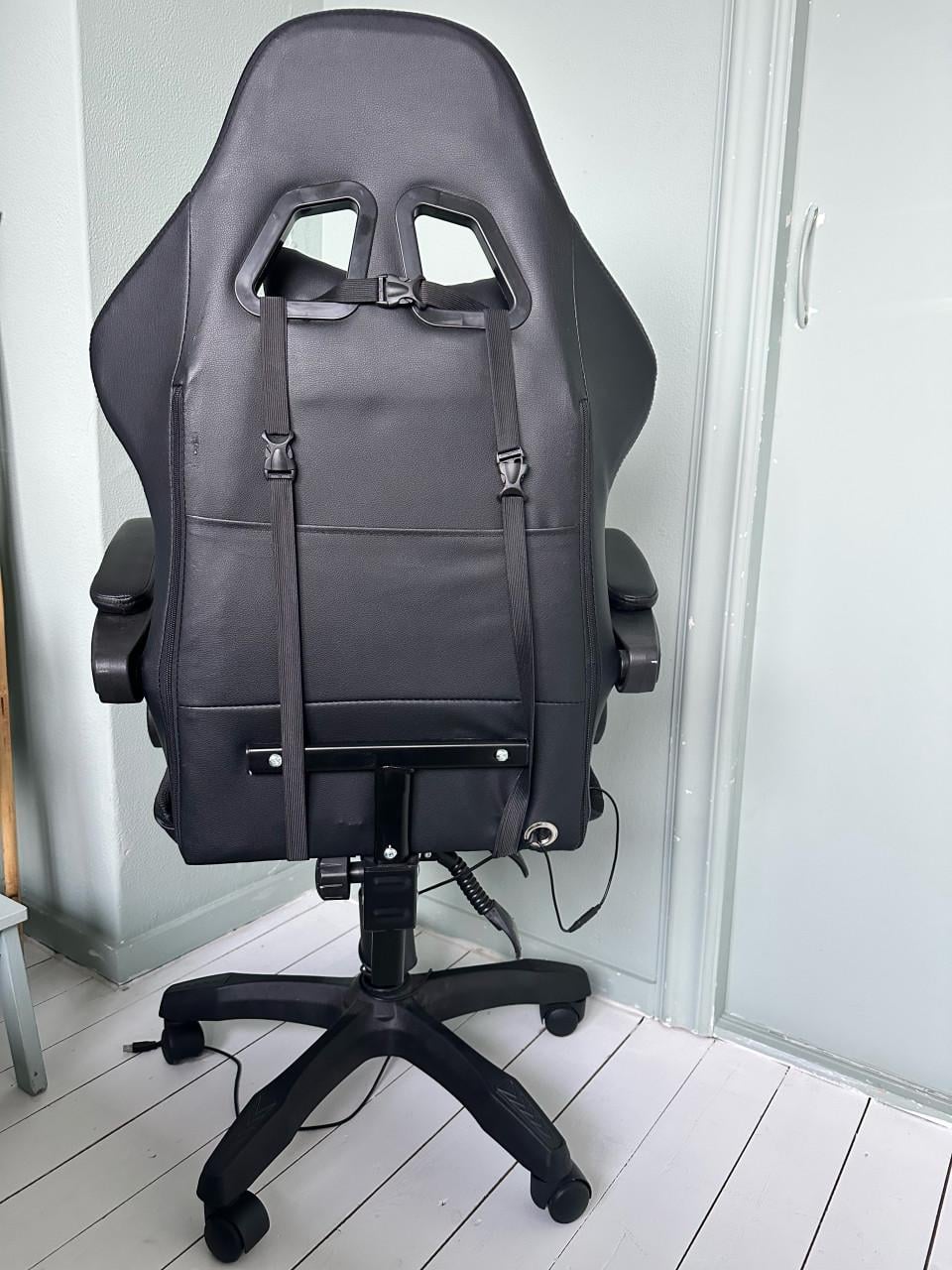 Ergonmische gamingstoel met led en licht effecten.