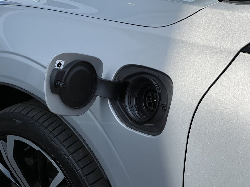 Volvo XC60 t6 340pk recharge r-design| luchtvering| panodak| adap.cruise| 3