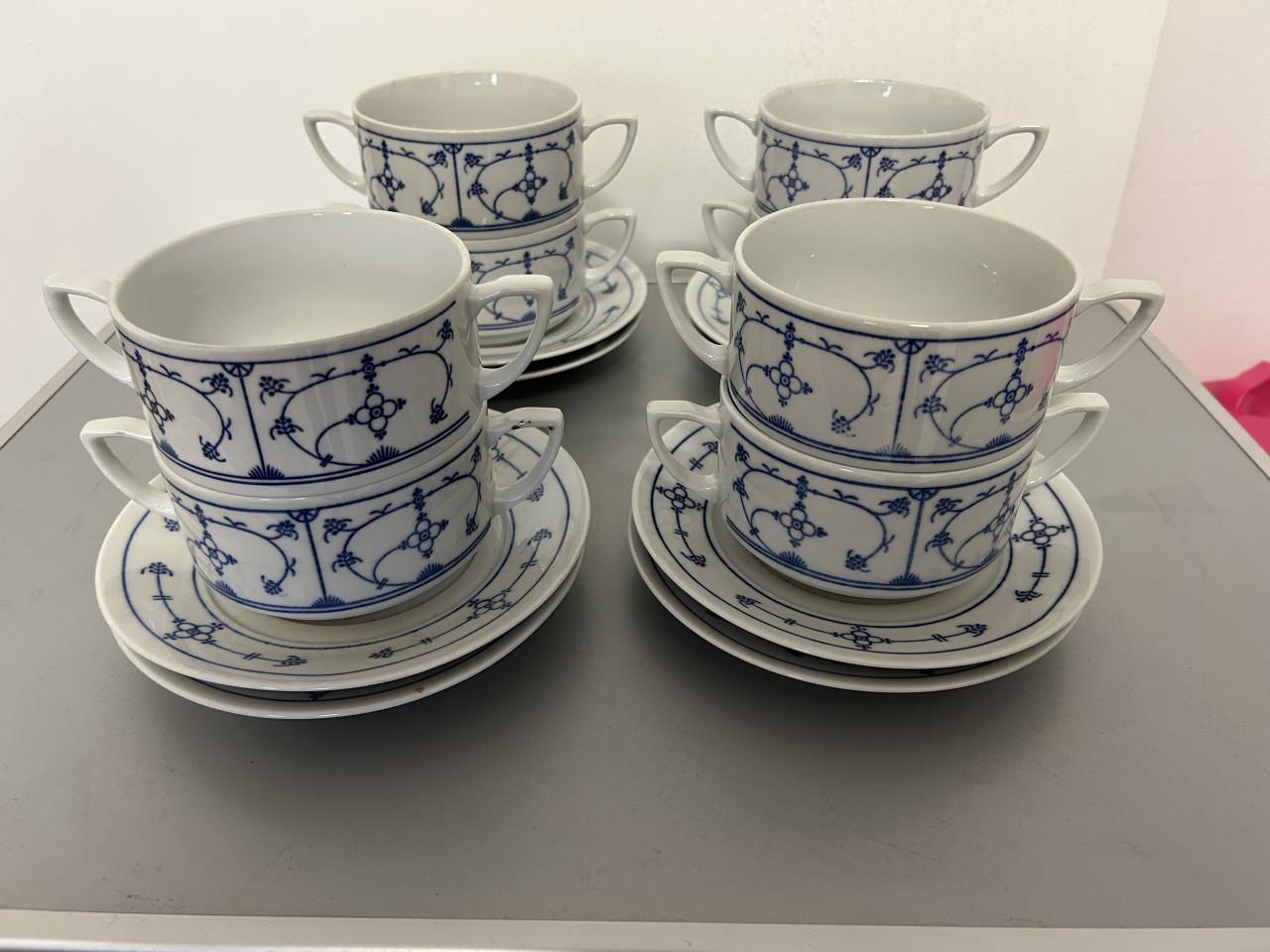 Heel veel......Blau-Saks Jäger servies. Porselein