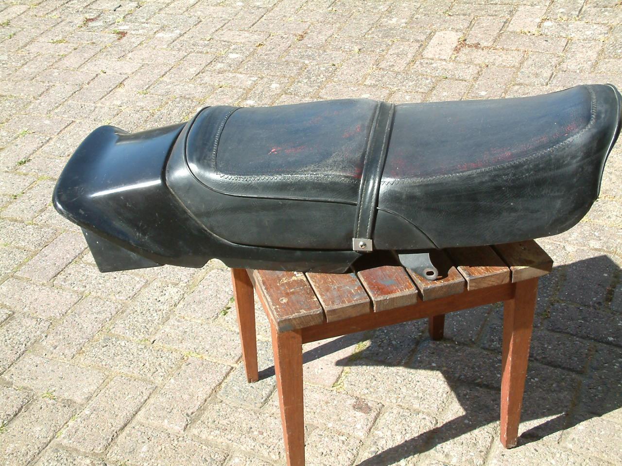 Honda 750-900 1979 t/m 1984  kappen en zadel voor wie dat nog  zoekt