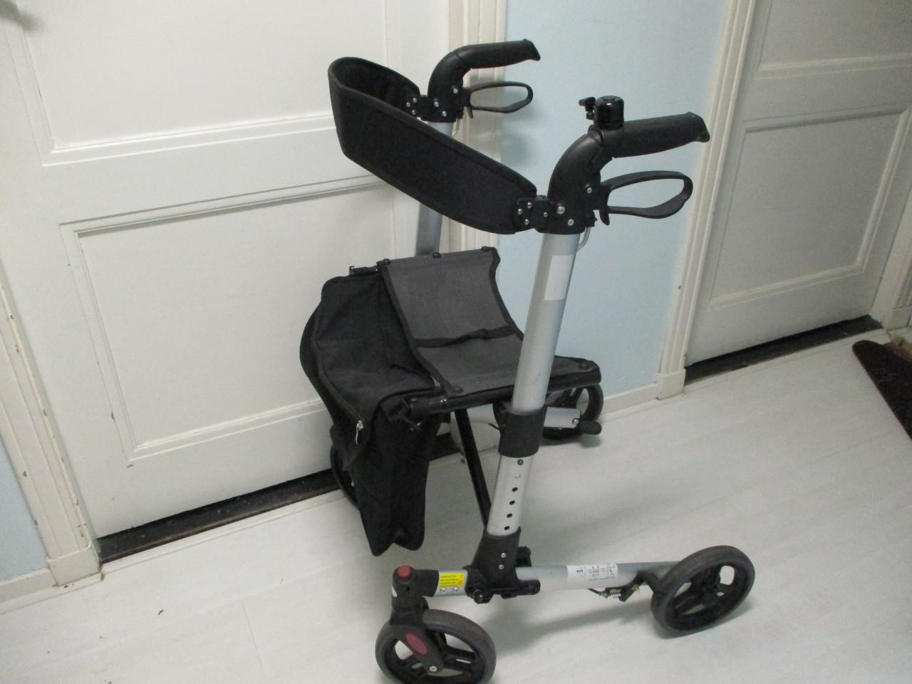 Zeer complete rollator te koop