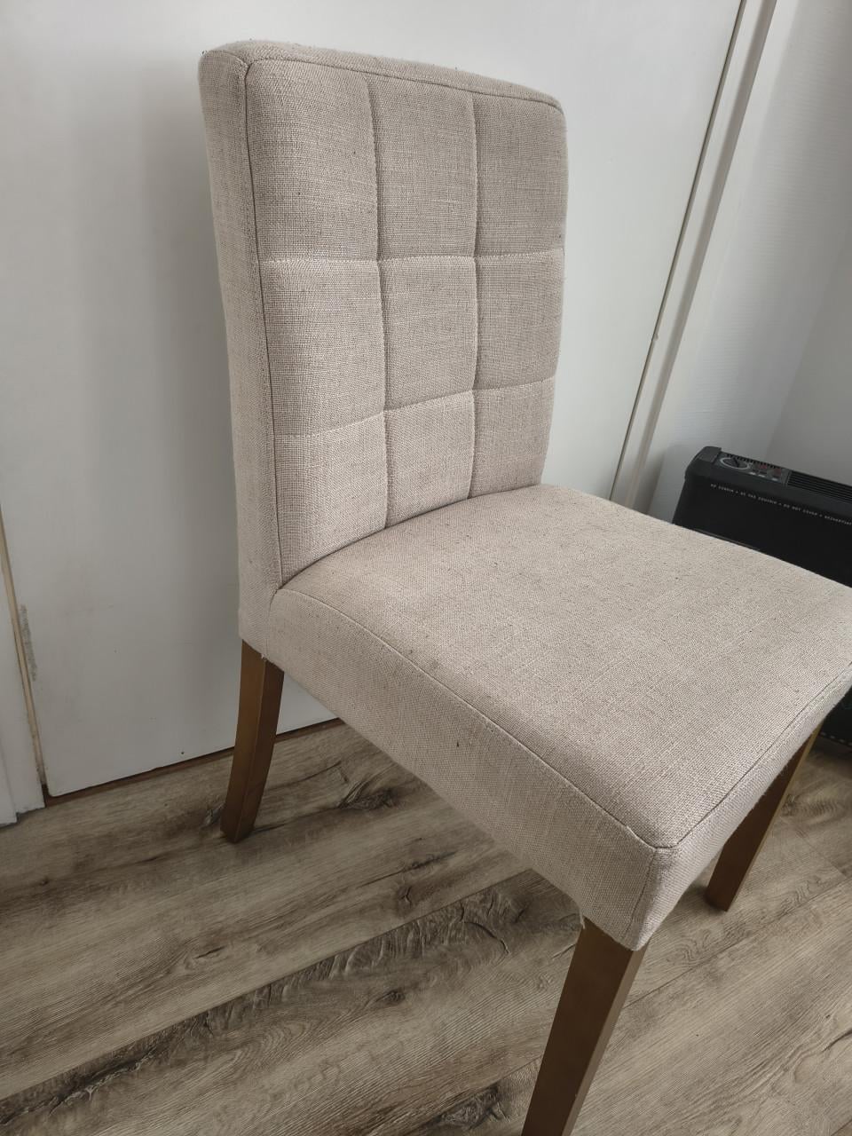 Prachtige beige, ecru eetkamerstoel, zithoogte 45 centimeter