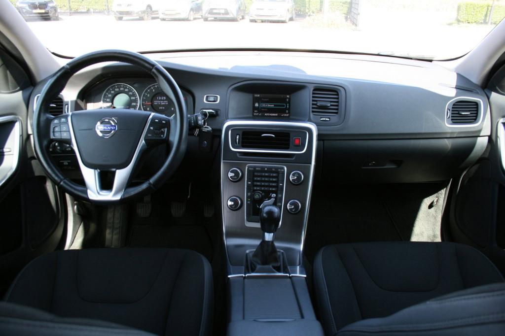 Volvo V60 1.6 t3 momentum / afn. trekhaak / cruise / pdc / stoelv.
