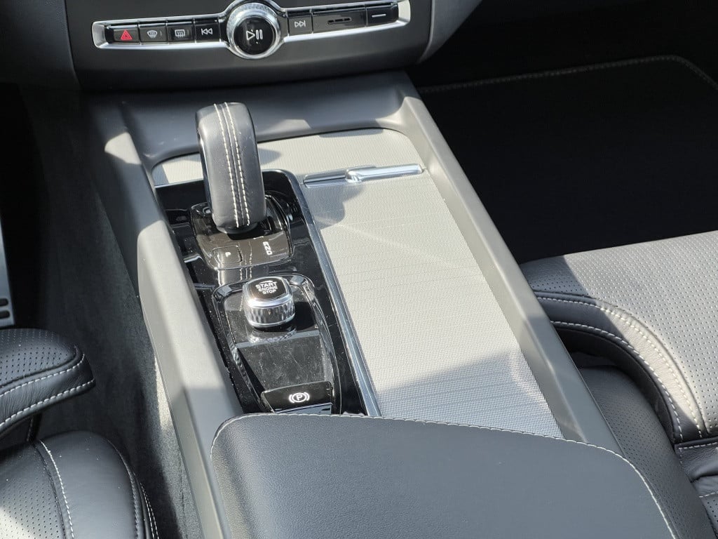 Volvo XC60 t6 340pk recharge r-design| luchtvering| panodak| adap.cruise| 3