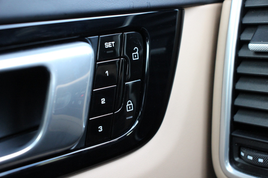 Porsche Cayenne 3.0 | sportdesign | pano | luchtvering | adaptief cruise co