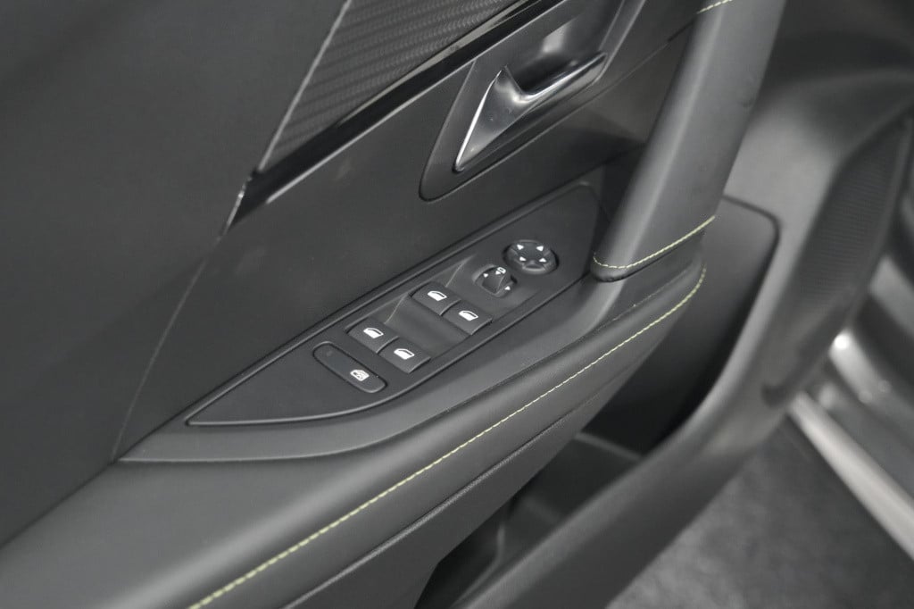 Peugeot 208 puretech 100 gt | camera | adaptieve cruise control | navigatie