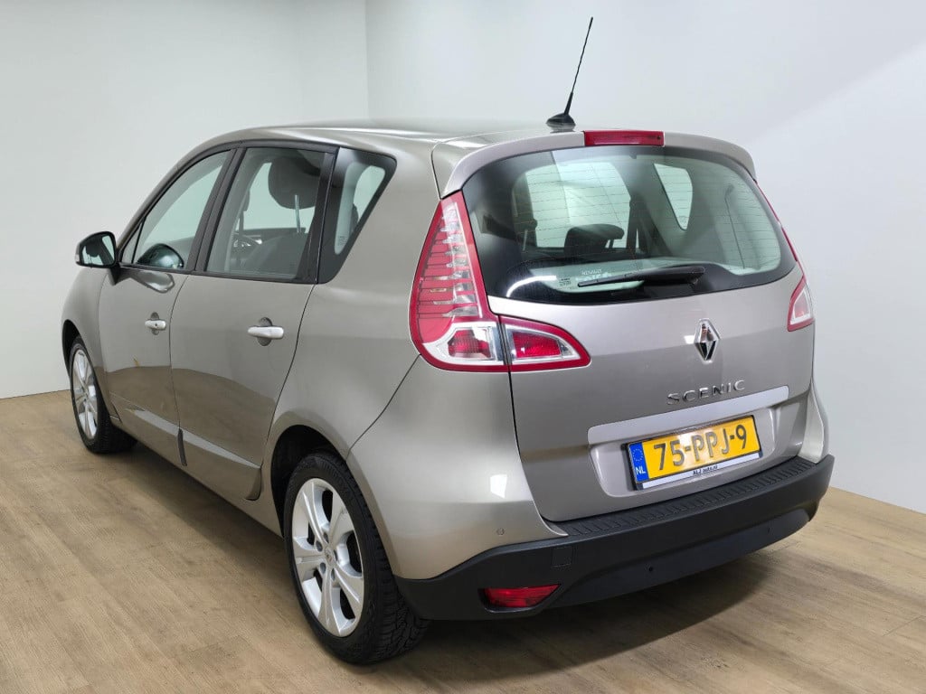 Renault Scenic occasion 2.0 dynamique 5 persoons met grote kofferbak | clim