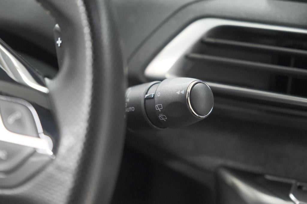 Peugeot 3008 puretech 130 eat6 gt | allseason banden | trekhaak | panoramad