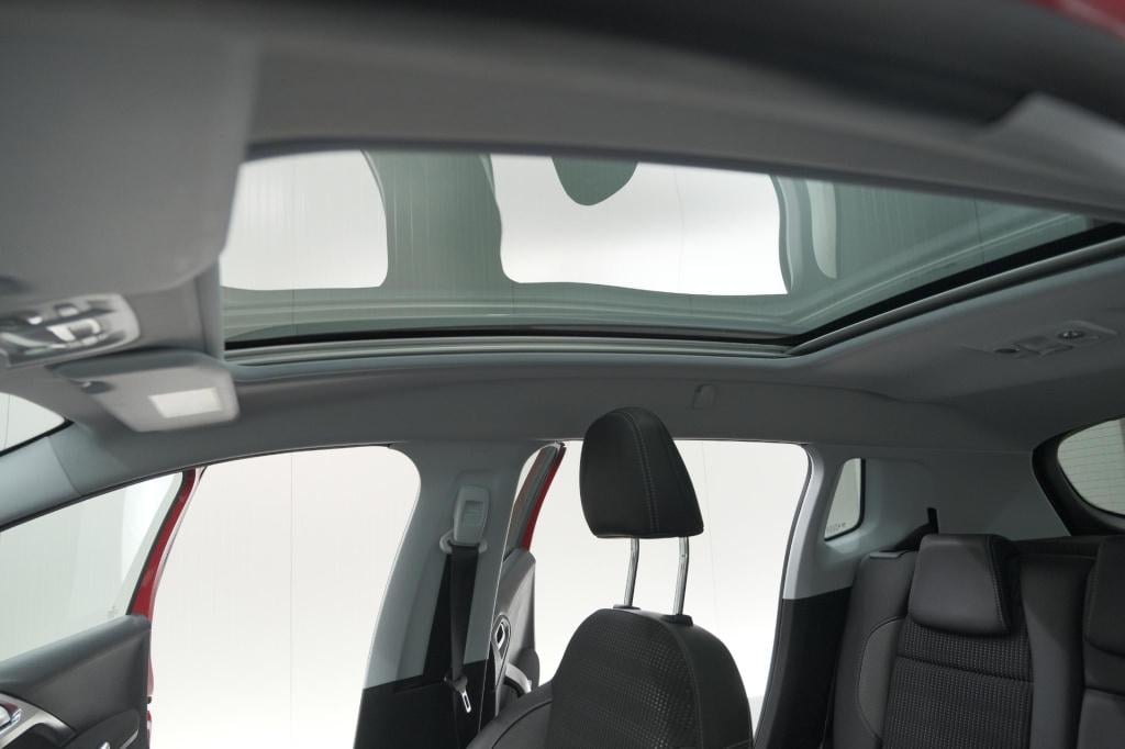 Peugeot 2008 1.2 puretech blue lease executive | all season banden | panora