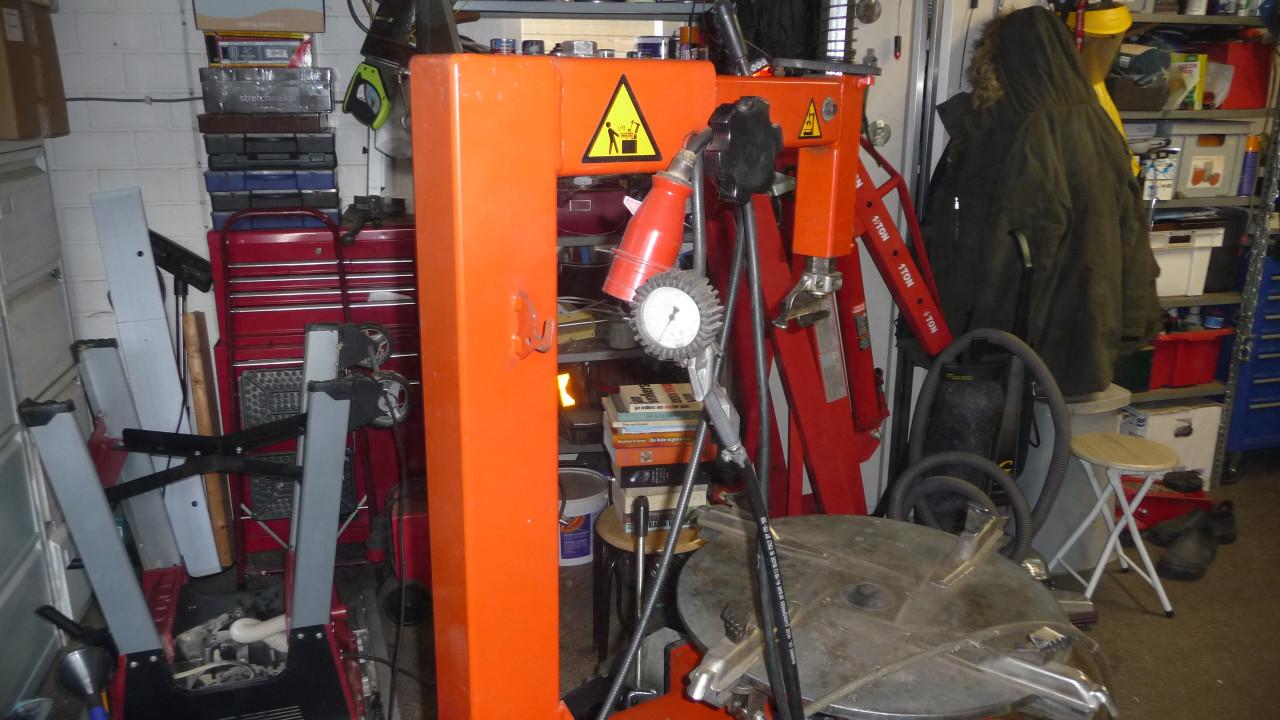 TE KOOP BANDEN MONTEER EN DEMONTEER APPARAAT merk EXPLORA