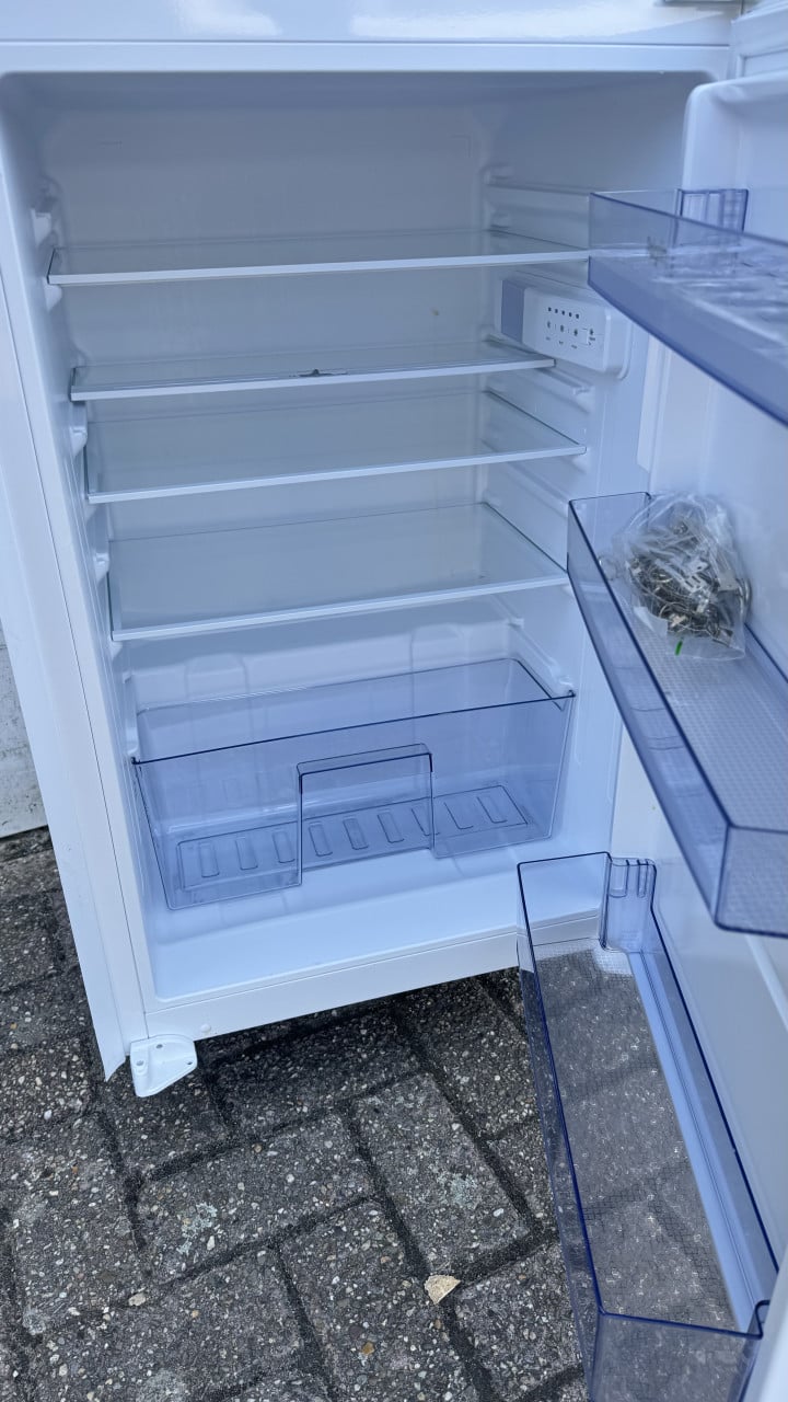 Koelkast met kookplaat