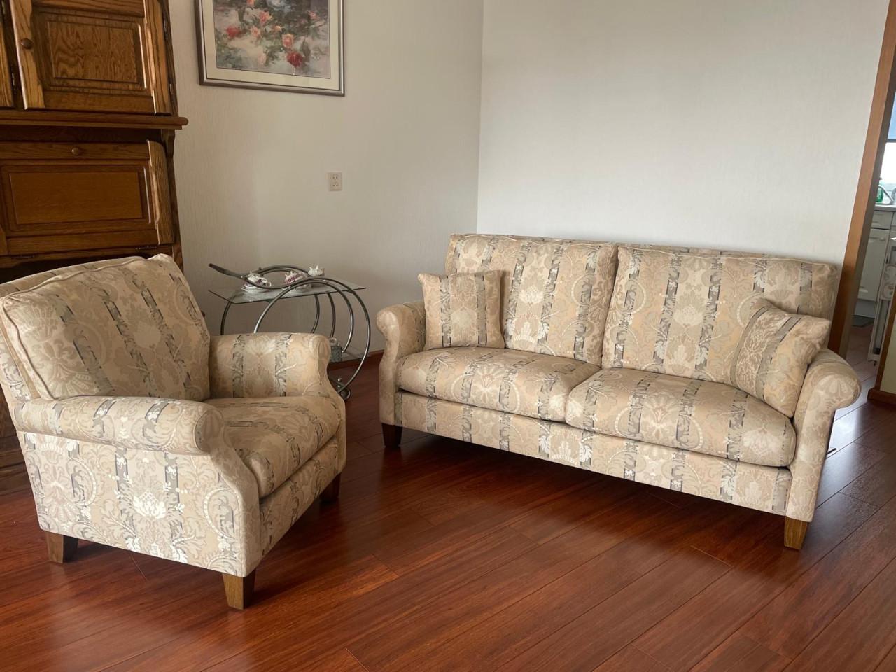 Kwaliteits bank met fauteuil