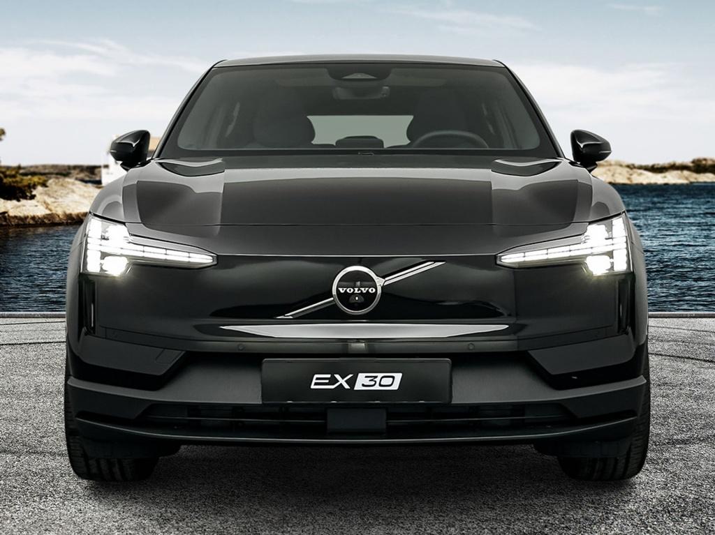 Volvo Ex30 p5 extended range ultra black edition | 272 pk |
