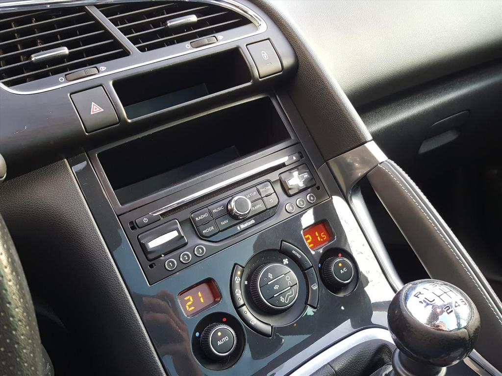 Peugeot 3008 style 1.2pt-130pk trekhaak | navigatie | cruise & climate cont