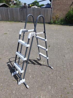 Zwembad trap hoogte 110 cm