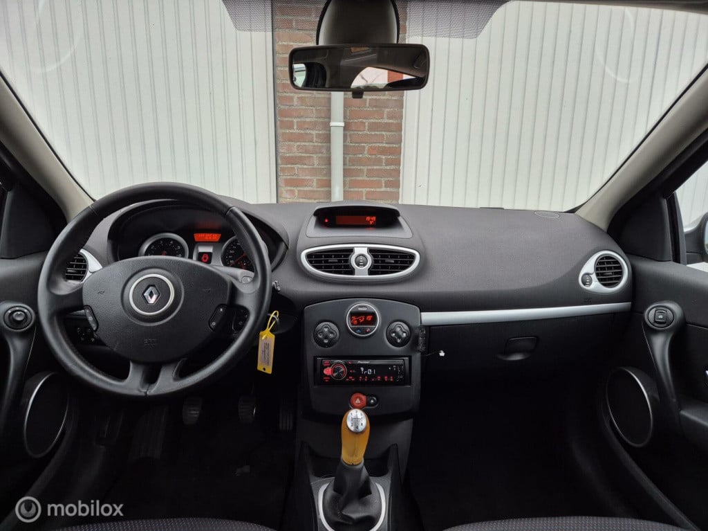 Renault Clio 1.6-16v dynamique / origineel nl / 5- deurs / airco / cruiseco