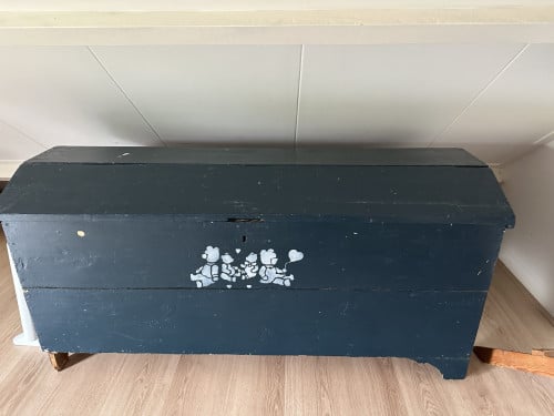 Oude houten dekenkist