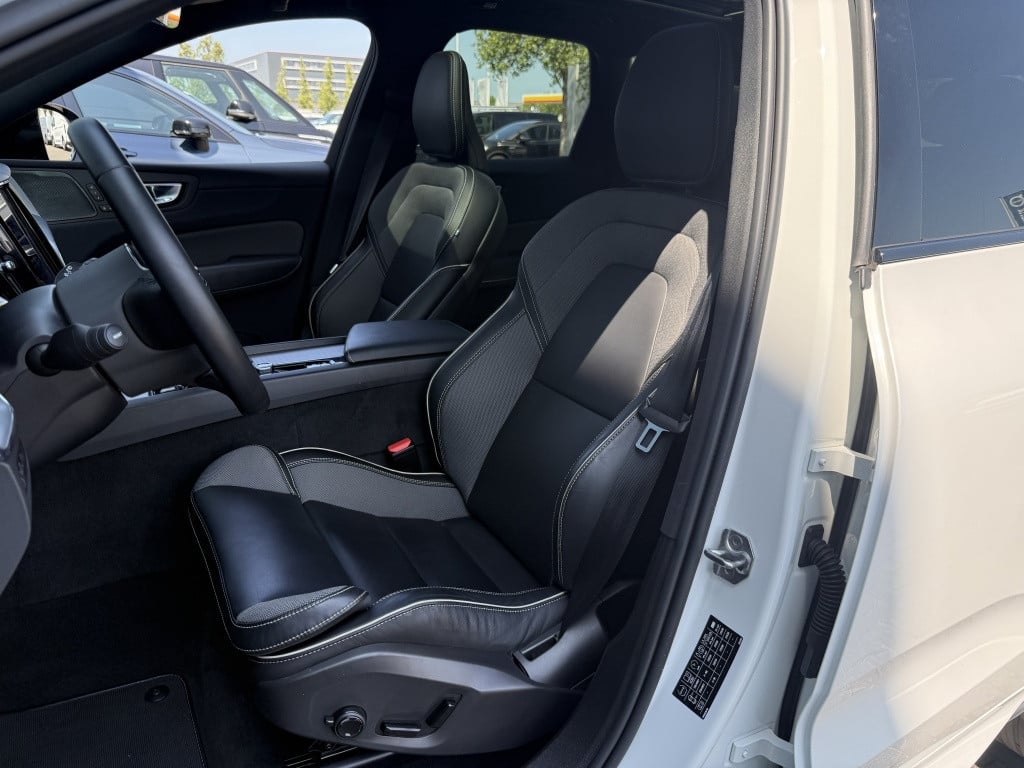 Volvo XC60 t6 340pk recharge r-design| adap.cruise| panodak| 360camera