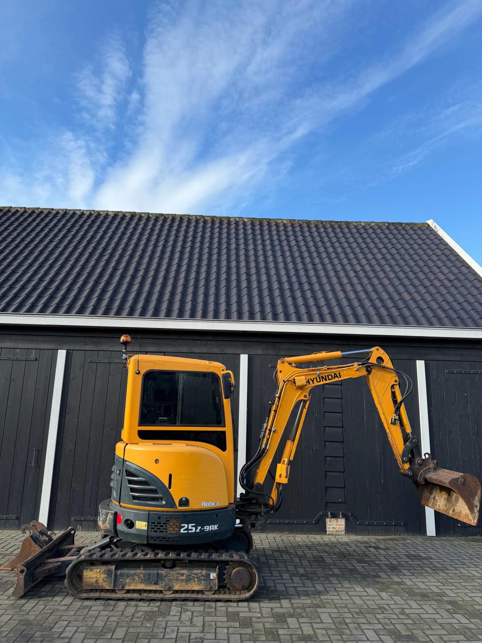 Hyundai ROBEX25Z - 9AK