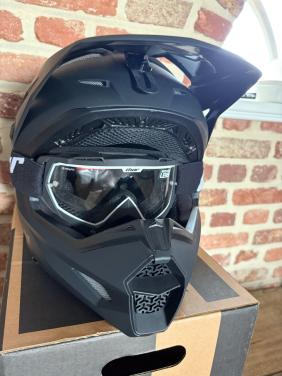 Nieuwe Fly racing kinderhelm met bril, maat 52-53