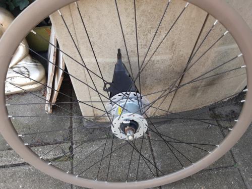 Shimano 28 inch voorwiel, naafdynamo, rollerbrake rem