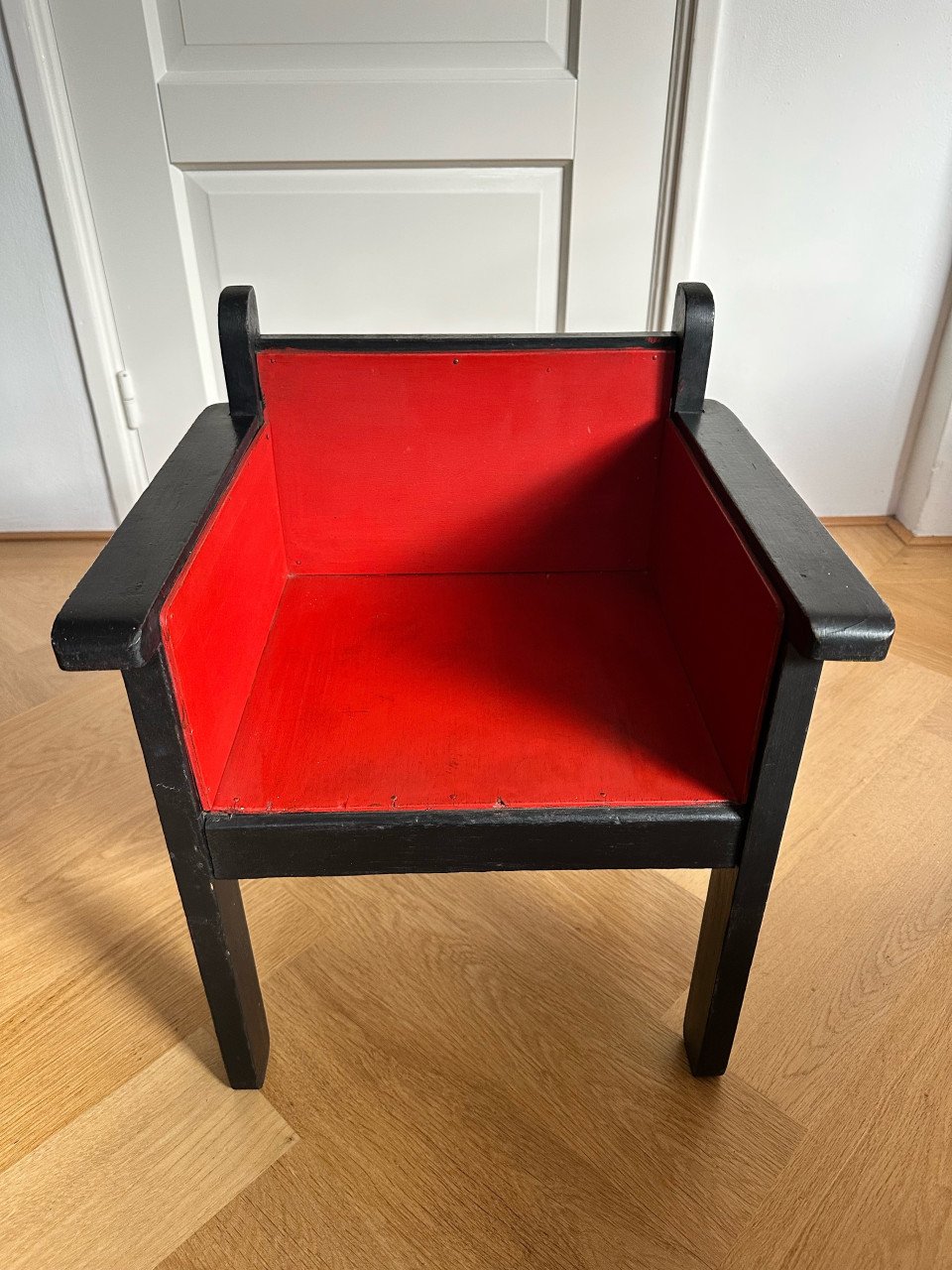 Kinderstoel en tafel