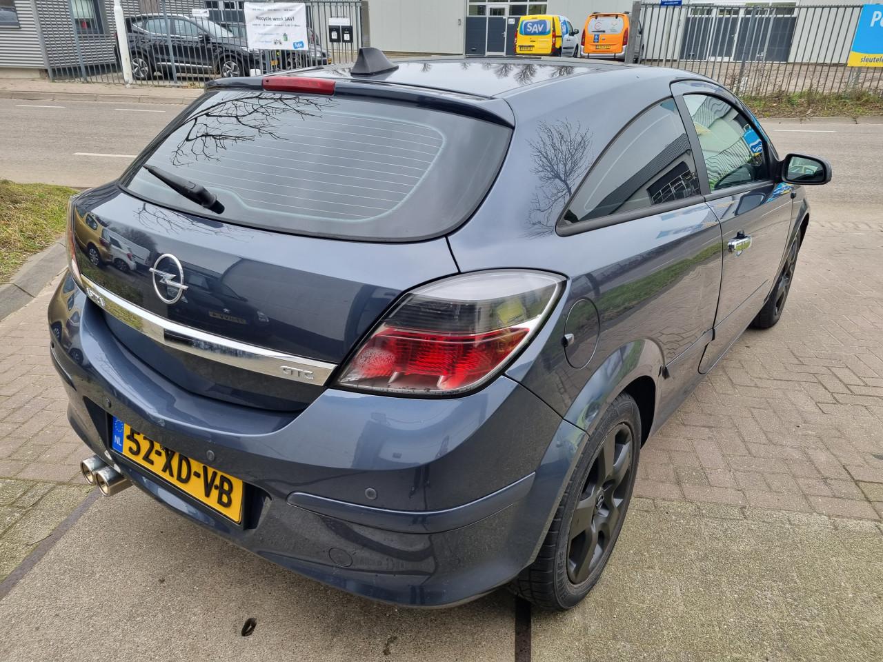 Opel Astra GTC 1.6 Edition