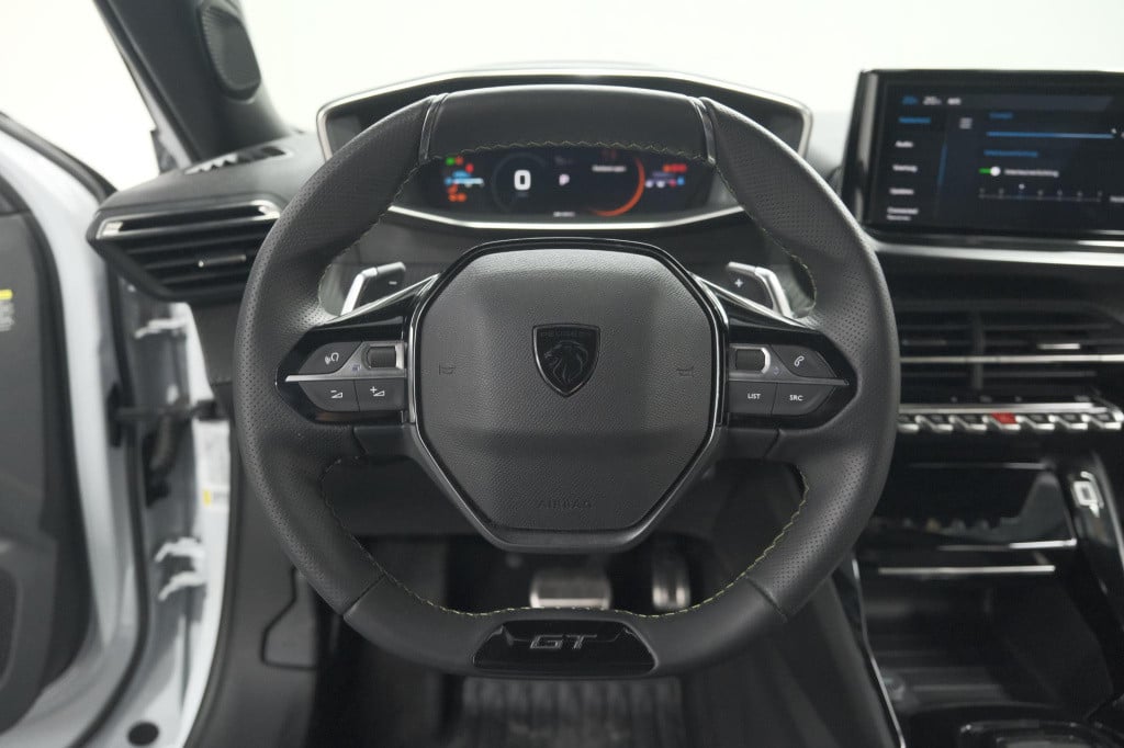 Peugeot 2008 puretech 130 eat8 gt | camera | apple carplay | parkeersensore