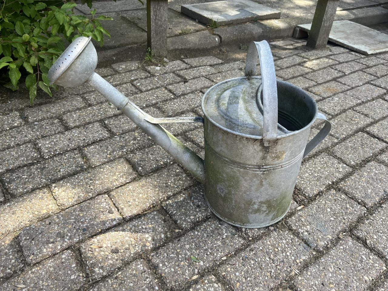6 Gieters metaal verzinkt