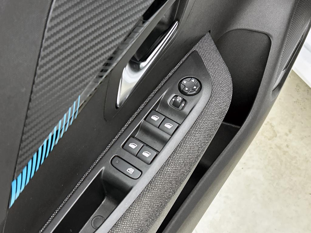 Peugeot 208 75 pk style | rijklaar | parkeersensoren | apple carplay | crui
