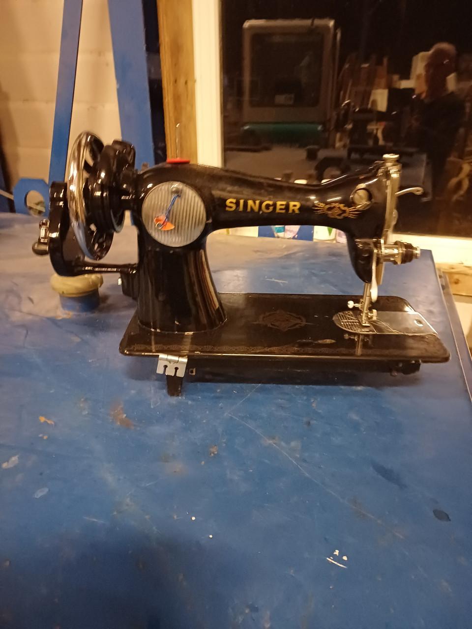 Aangebonden goed werkend naaimachine