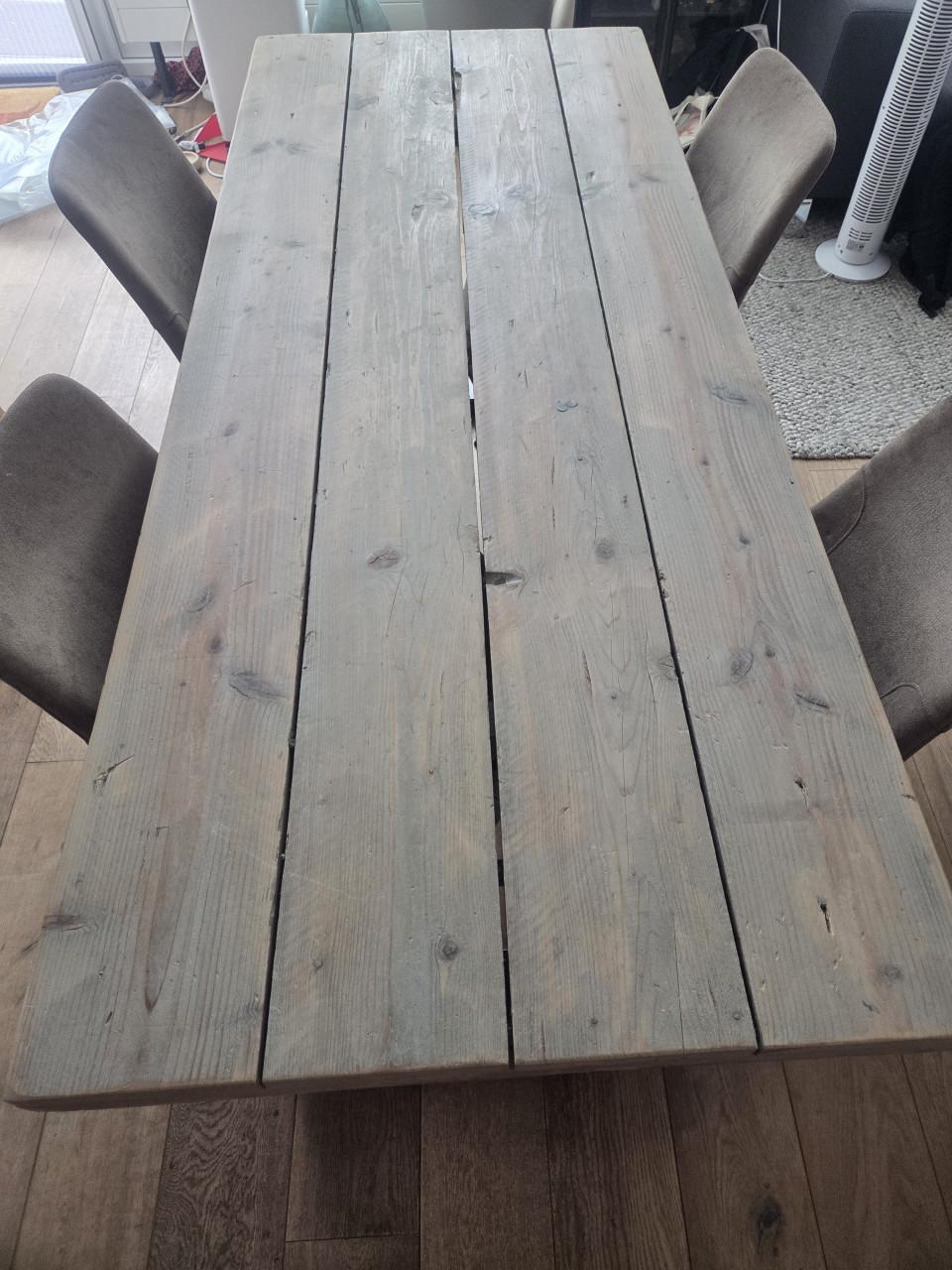Steigerhouten tafel
