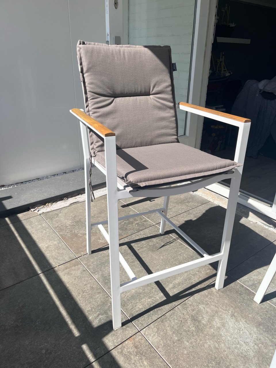 Barset: tafel met krukken