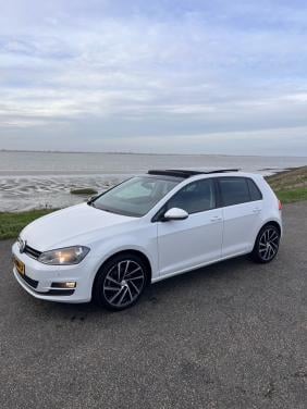 Volkswagen Golf 1.2 TSI Parelmoer Wit met panorama schuifdak