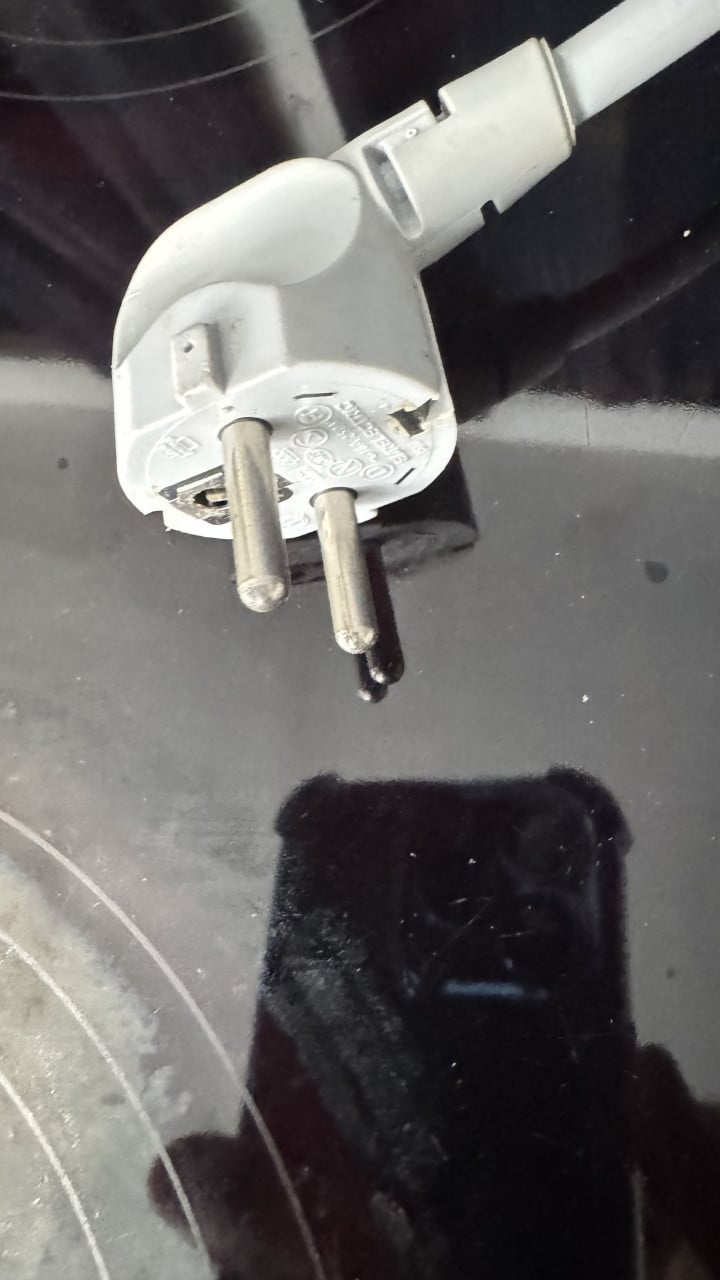 Koelkast met kookplaat