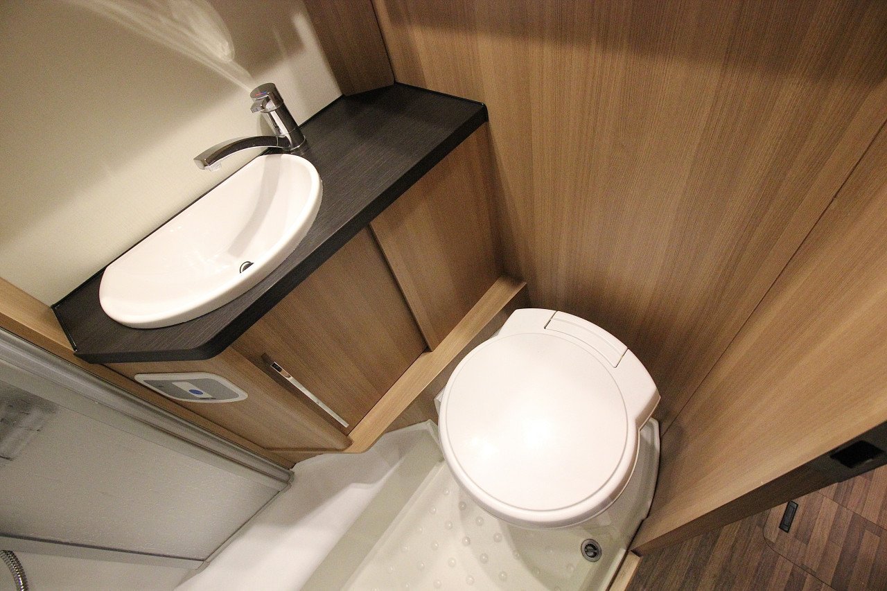 LMC Breezer (Lengtebedden, Compact ) Klaar voor kampeerseizoen 2026!!!!!!