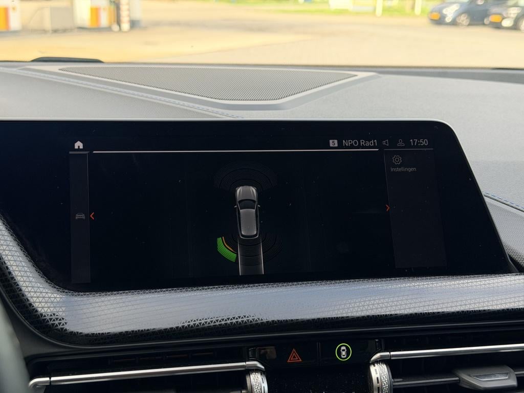 BMW 1 Serie 118i m-sport | carplay | parkeer sensoren | dab | cruise contro