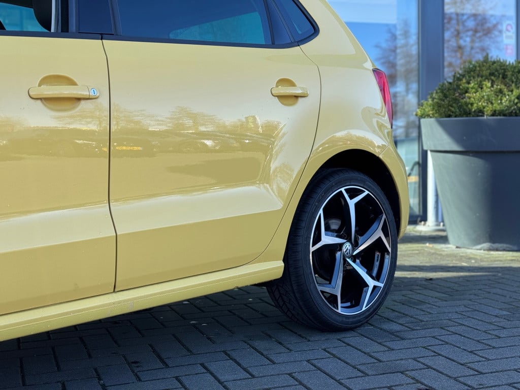 Volkswagen Polo 1.4-16v r-line * carplay * pdc * airco
