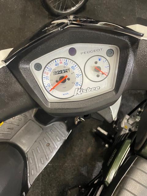 Schitterende en goeie peugot kisbee 4 takt weinig km 3099 nu