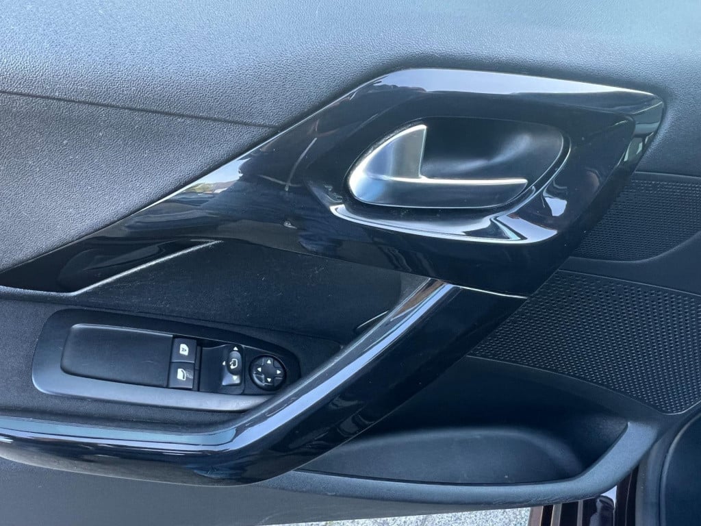 Peugeot 208 1.2 vti envy, navi, trekhaak enz...