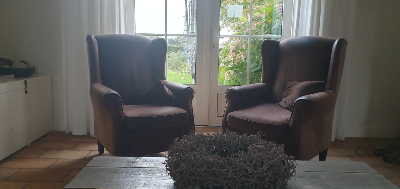 2 fauteuils met voetenbankje